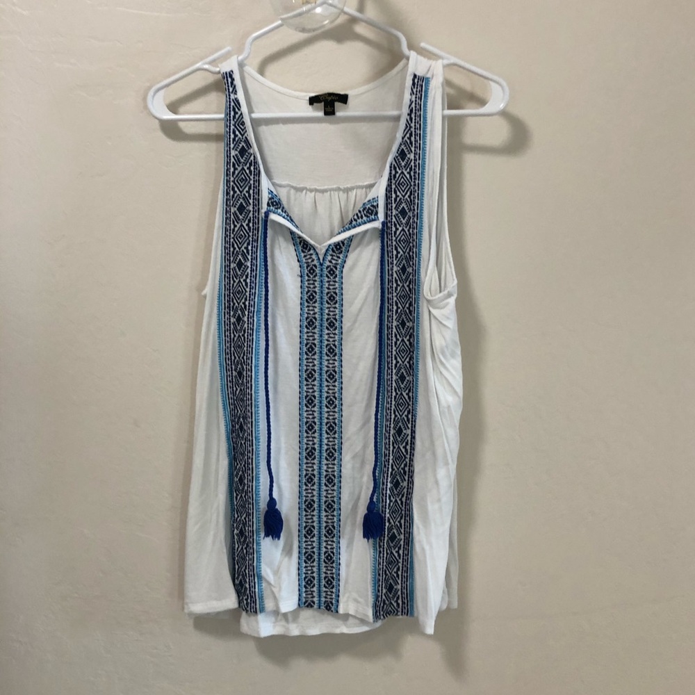 Sleeveless tee